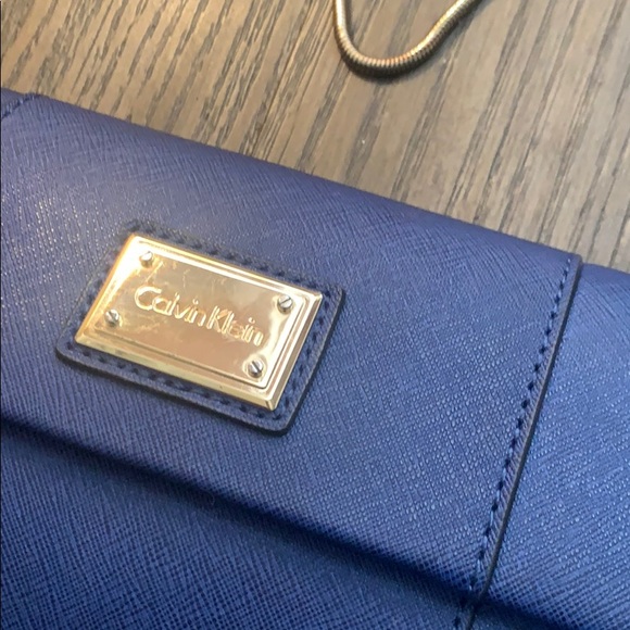 Calvin Klein handbag with gold accents - Picture 2 of 9